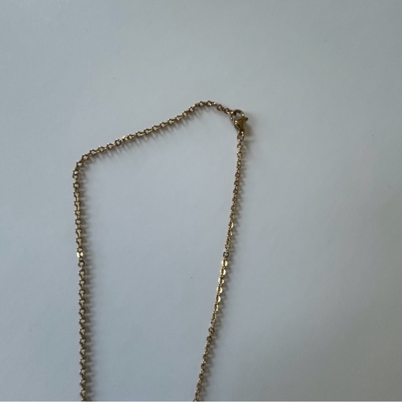 Gold Chain Virgin Mary Rhinestone Horseshoe Necklace - Picture 8 of 15